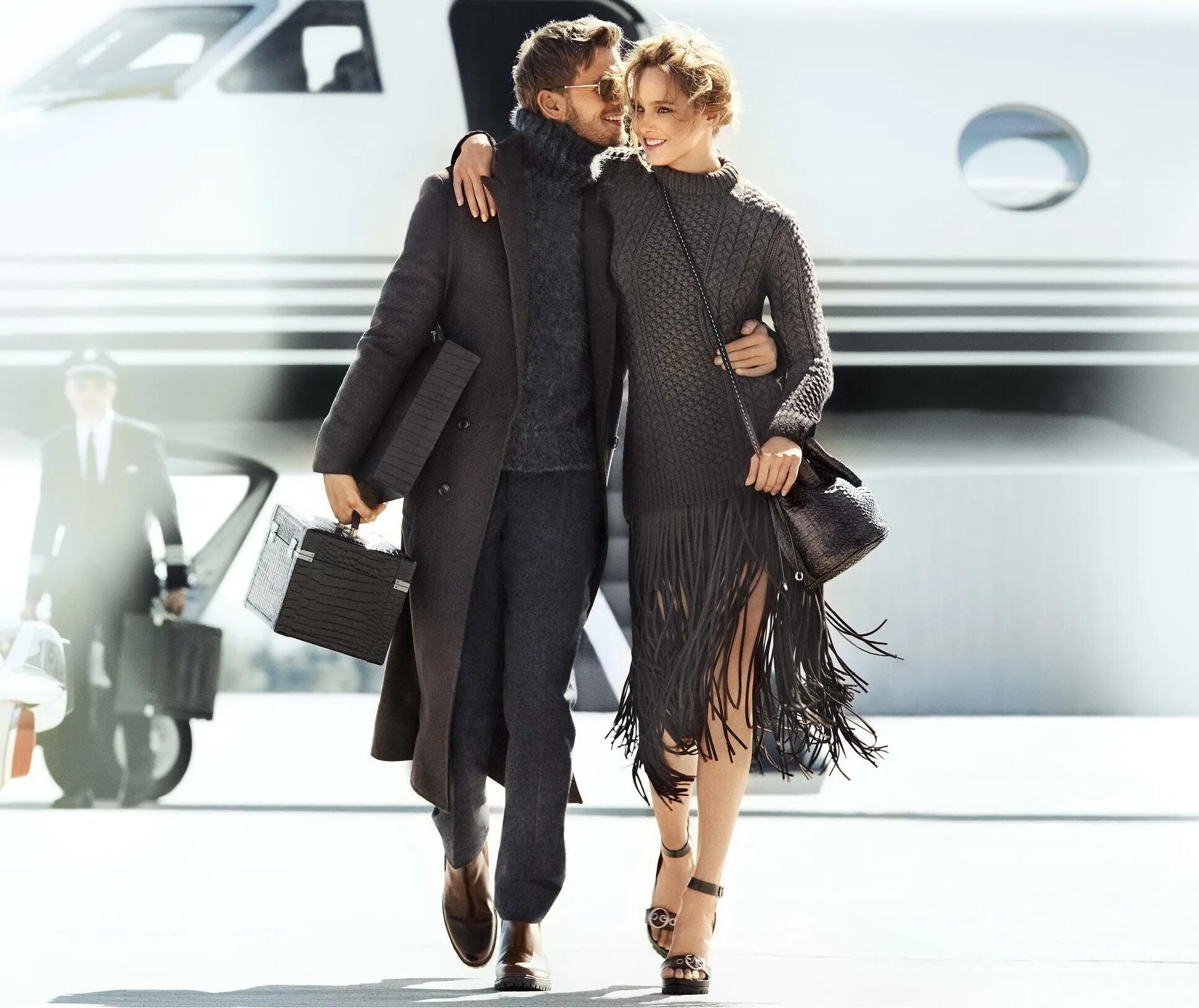 Счастливые богатые пары. Michael Kors осень зима 2014. Элегантные мужчина и женщина. Успешный мужчина с женщиной. Богатый мужчина и женщина.