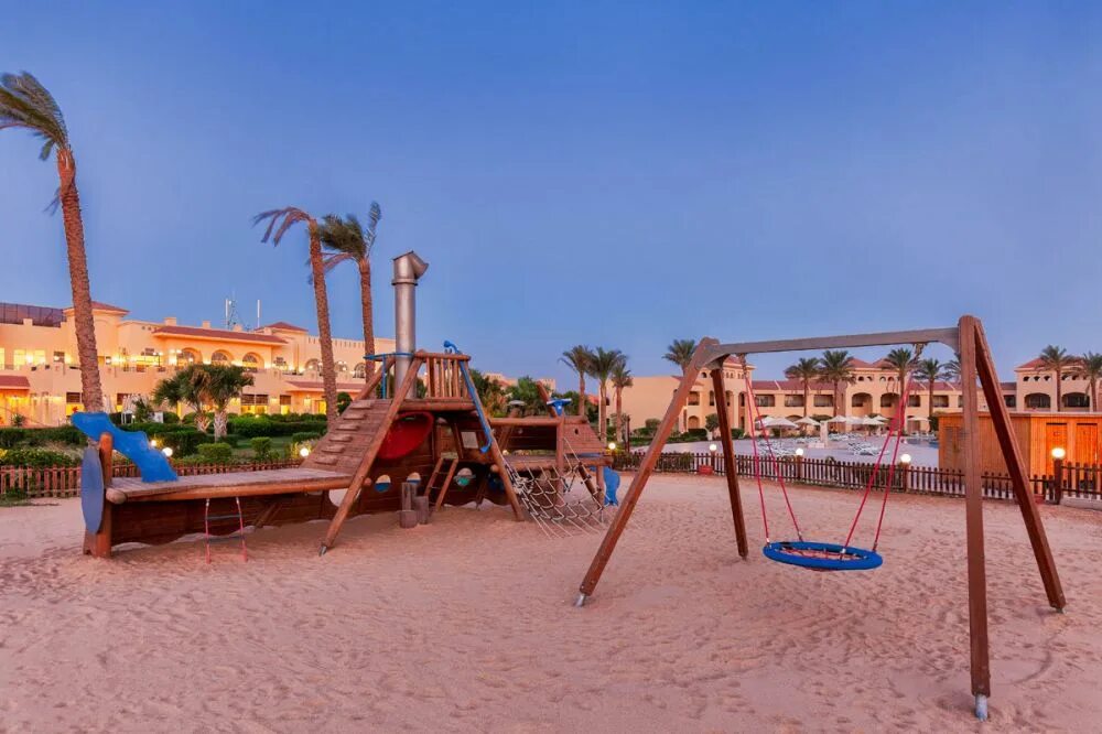 Клеопатра египет хургада. Хургада клеопатра лакшери. Luxury resort makadi bay. Cleopatra luxury resort makadi bay 5. Хургада клеопатра лакшери.