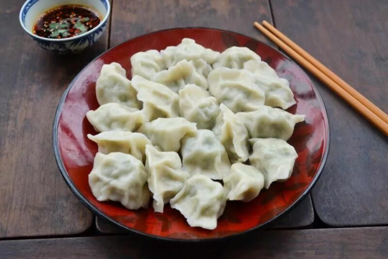 Пельмени цзяоцзы. Китайская пельменная. Пельмени цзяоцзы. Китайские пельмени дамплинги. Китайские пельмени цзяоцзы.