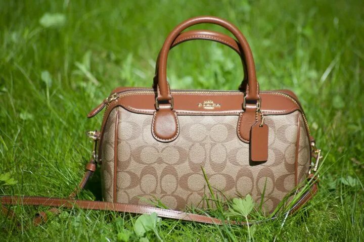 Коач сумка оригинал. Coach сумки. сумка коуч оригинал. coach сумки 2025 года оригинал. оригинальная сумка коуч.