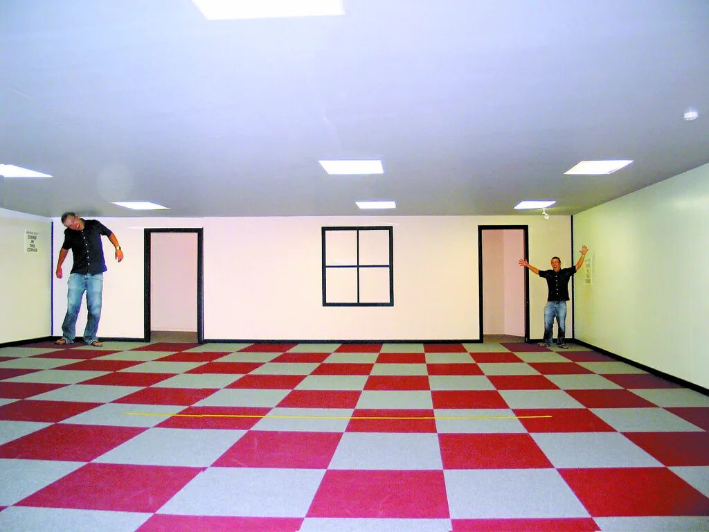 Оптическая иллюзия комната Эймса. Комната а. Эймса 1946. Адельберт Эймс комната. Адельберт Эймс иллюзии. Специальные помещения б