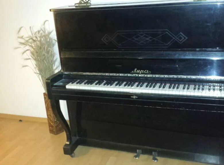 Реставрация фортепиано. Пианино красный октябрь арт 80. Пианино аккорд калуга. Арт 102. Пианино красный октябрь.