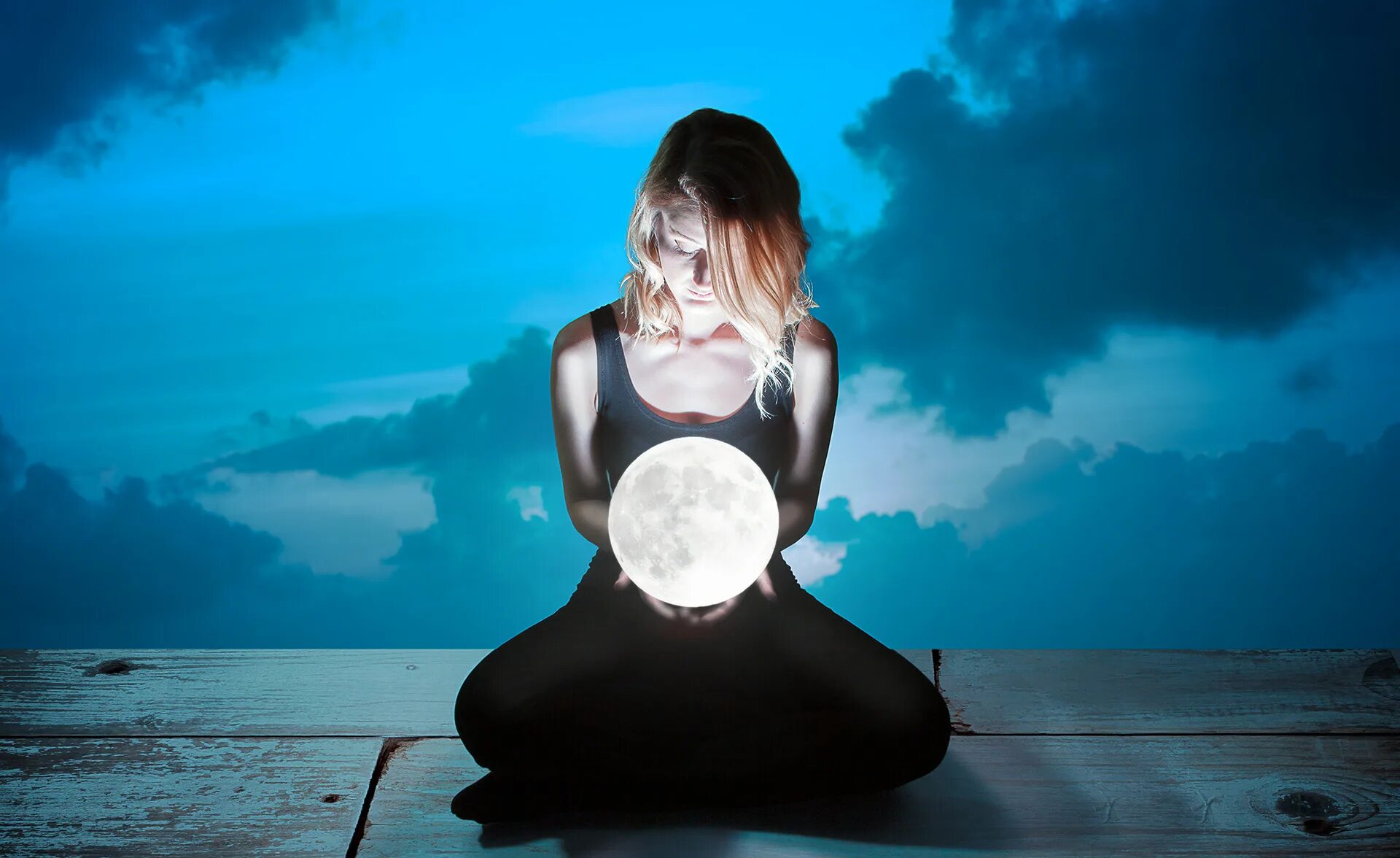 Ночной сон. Девушка спит ночью. Бессонница. Бессонница. Лунный свет в окне.