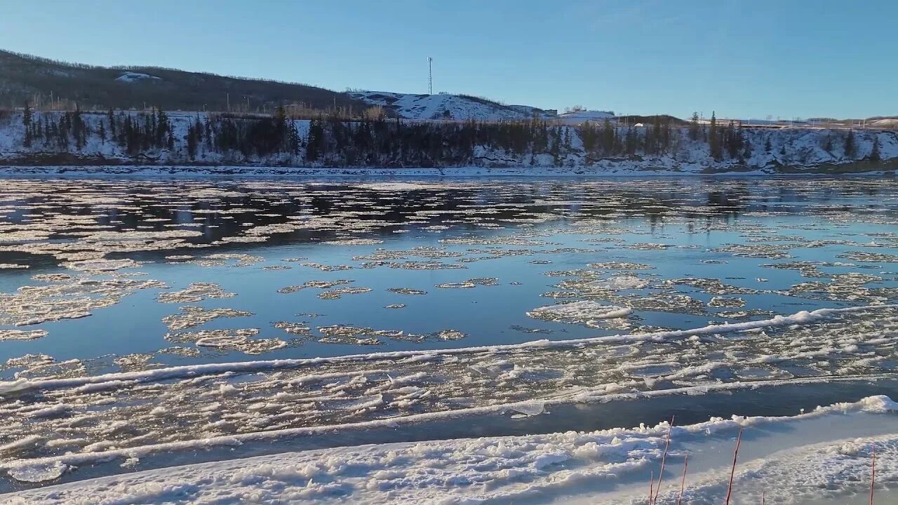 Ледоход на Клязьме. Лед на реке весной. Таяние льда на реке. Лед на реке. Таяние льда на водоемах