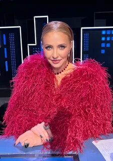 Қызға тыңшылық жасауды көру