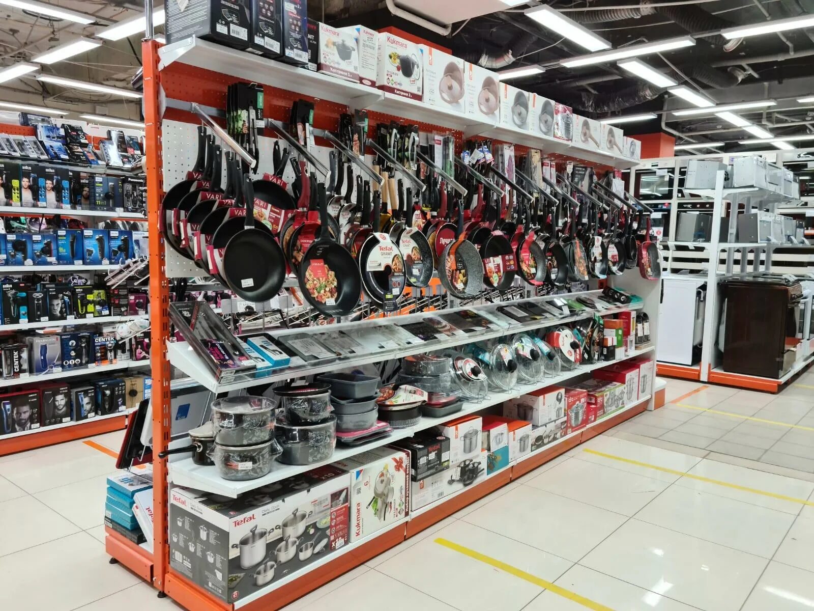 магазин 220 вольт в краснодаре. реклама 220 вольт. 220 вольт. вход 220 вольт. установочный центр 12 вольт.