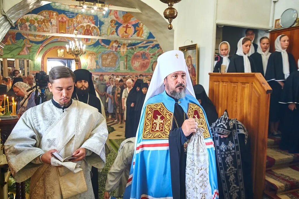 чеб епархия. портретный зал епархиального управления. богослужение в чебоксарских храмах. епархиальный совет 2022 фото участников. чеб епархия.