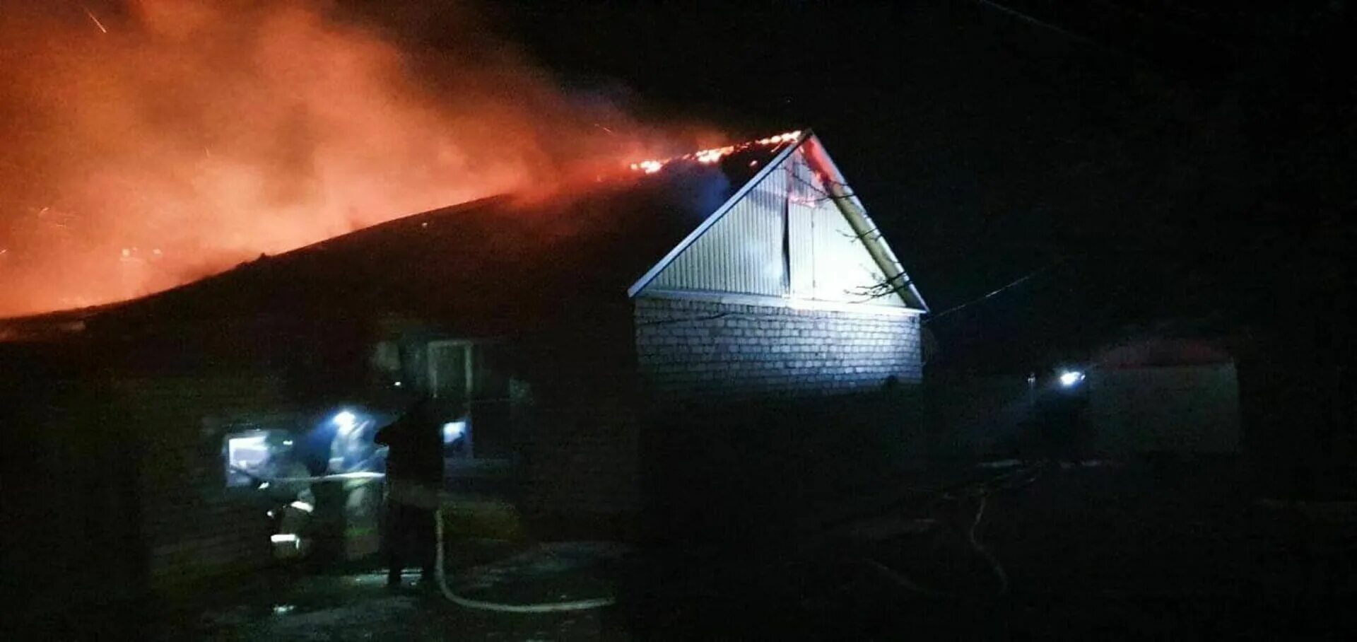 Пожары в Астраханской области Черноярского района. Чердаклы пожар. Пожар в Астрахани 2 января 2020 года. Пожар в Чехове 07.11.2022олвиль. 2 человека сгорели