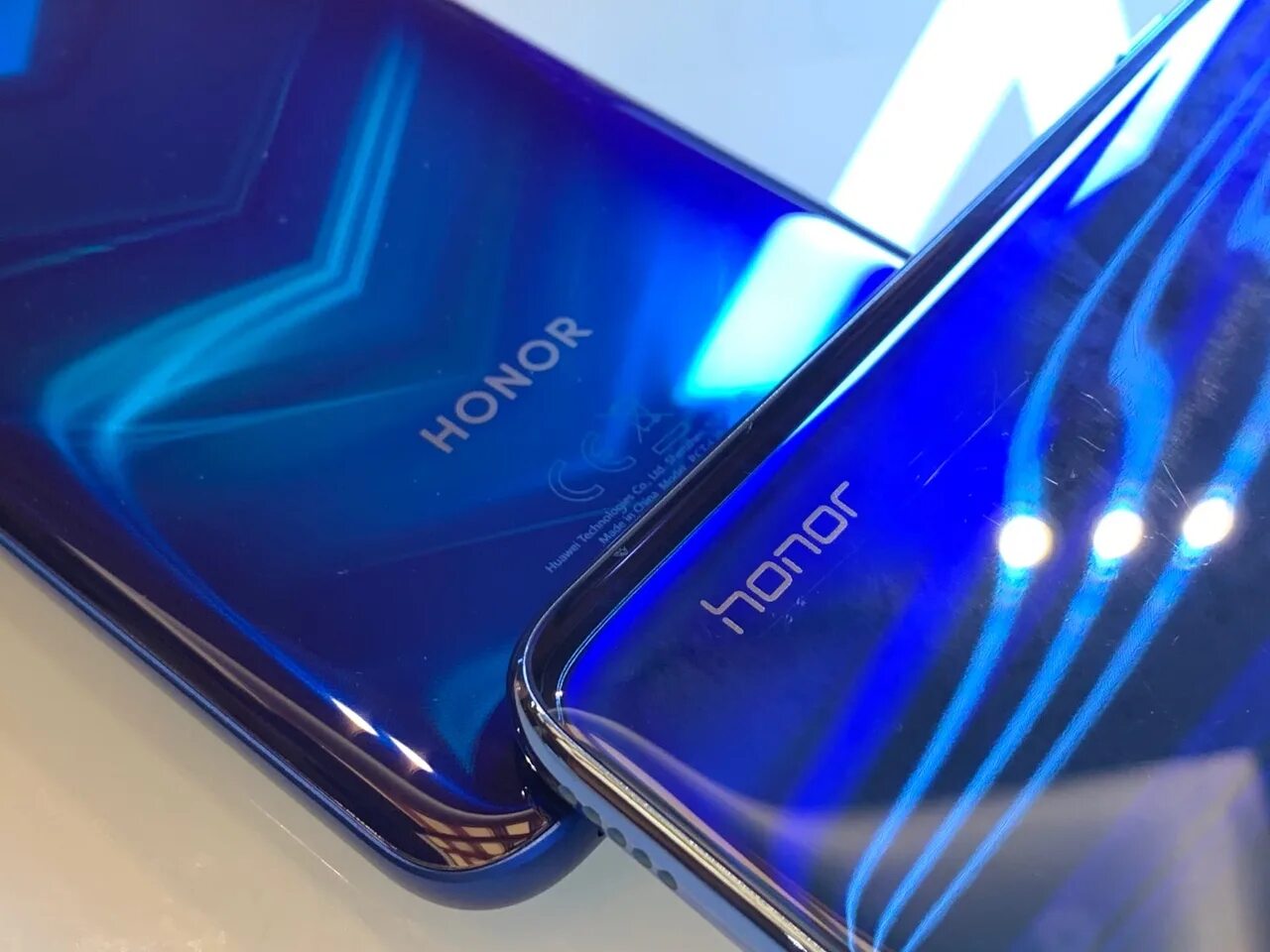 Honor go. Honor (бренд). бренды телефонов хонор. логотип хонор. хуавей продала бред хонор.
