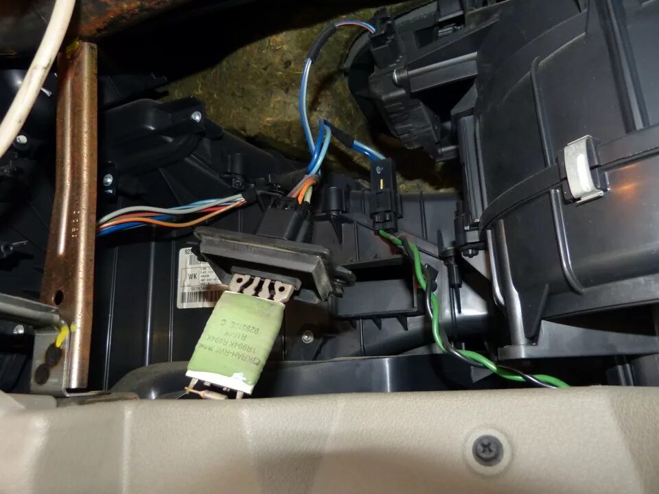 Замена резистора печки на WK - Jeep Grand Cherokee (WK), 3,7 л, 2005 года запчас