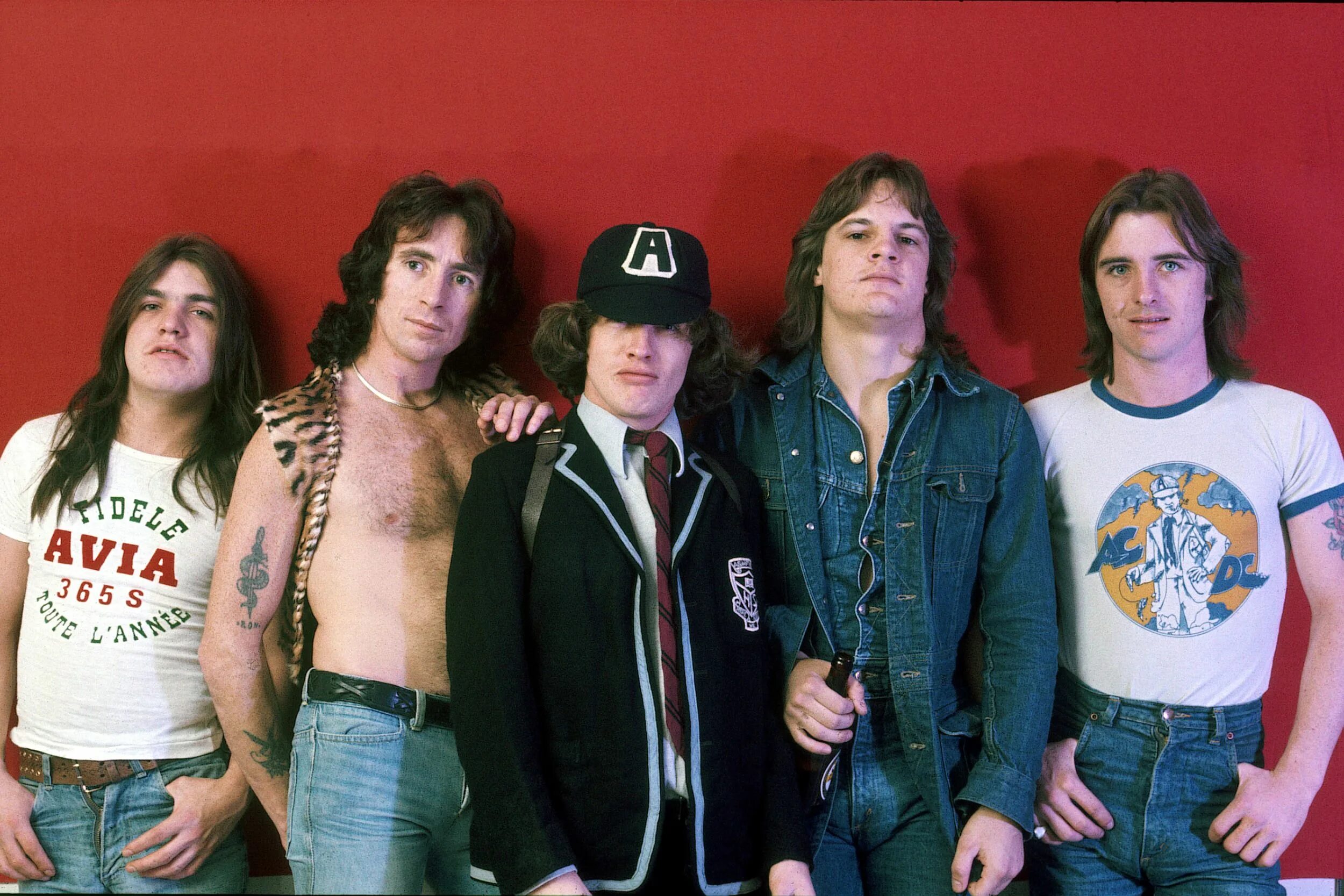 Взрослая молодой группа. Группа AC/DC 1979. AC/DC группа 1976. Группа АС ДС В молодости. Группа AC/DC 1975.