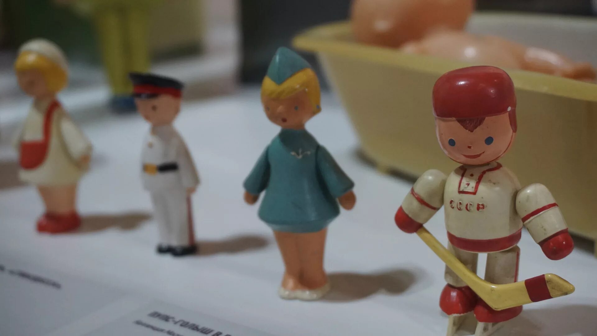 плетеные игрушки из капельниц. игрушки 80-х годов. игрушки ссср. игрушки 80-х. плетение из капельницы.