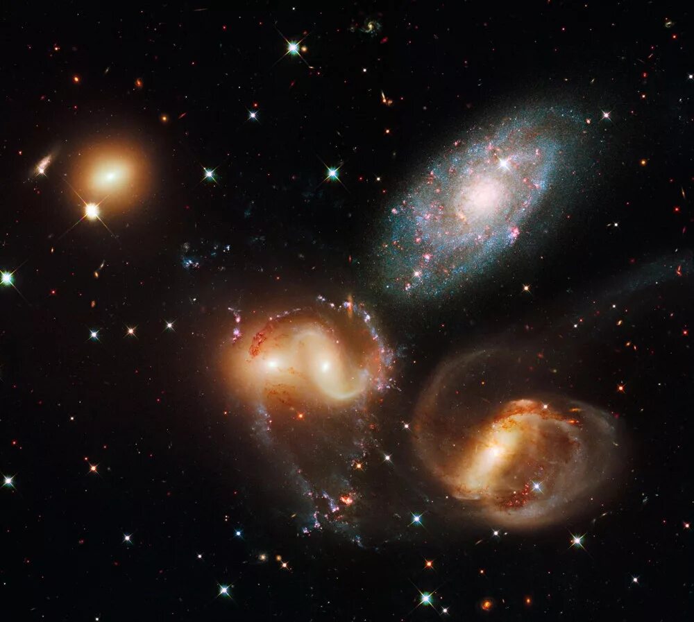 Что больше по размеру вселенная или галактика. Квинтет Стефана. Квинтет Стефана Хаббл. Оптический телескоп Хаббл Млечный путь. Галактика скопление галактик Звездная система.