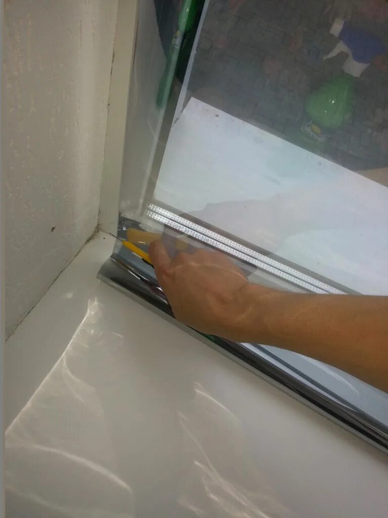 зеркальная солнцезащитная пленка для окон. пленка silver 15. монтаж пленки на окна. как наклеить зеркальную пленку. солнцезащитная пленка для окон.