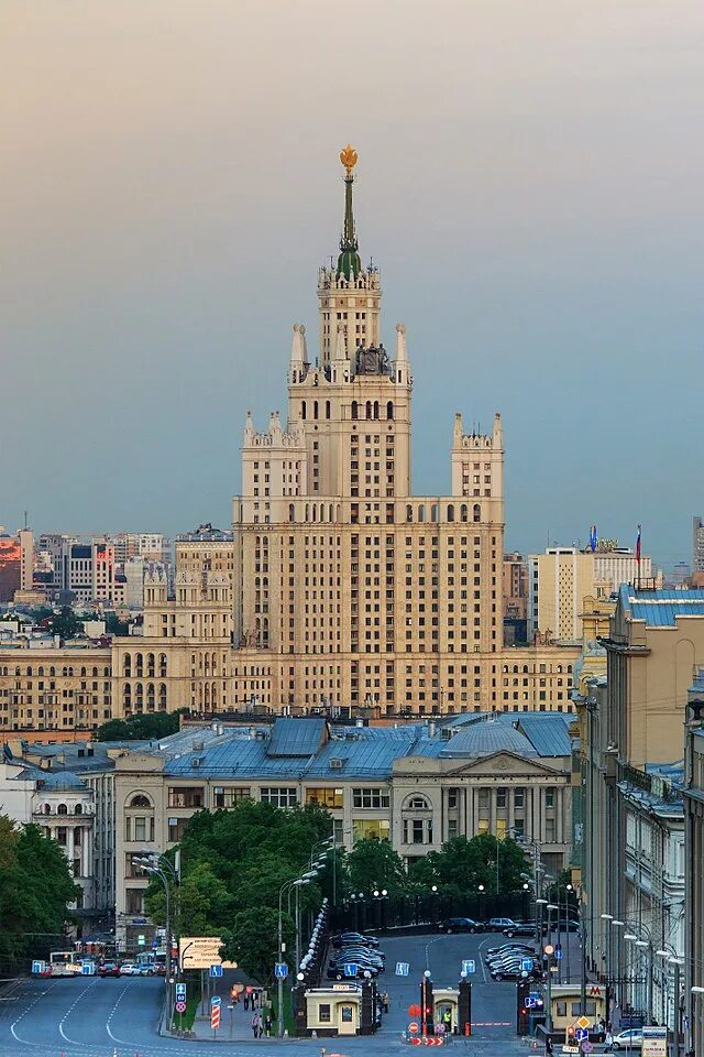 Популярные дома в москве. Лужковский ампир. Раменки высотки. Ул машкова 1. Сеченовский переулок дом 2.