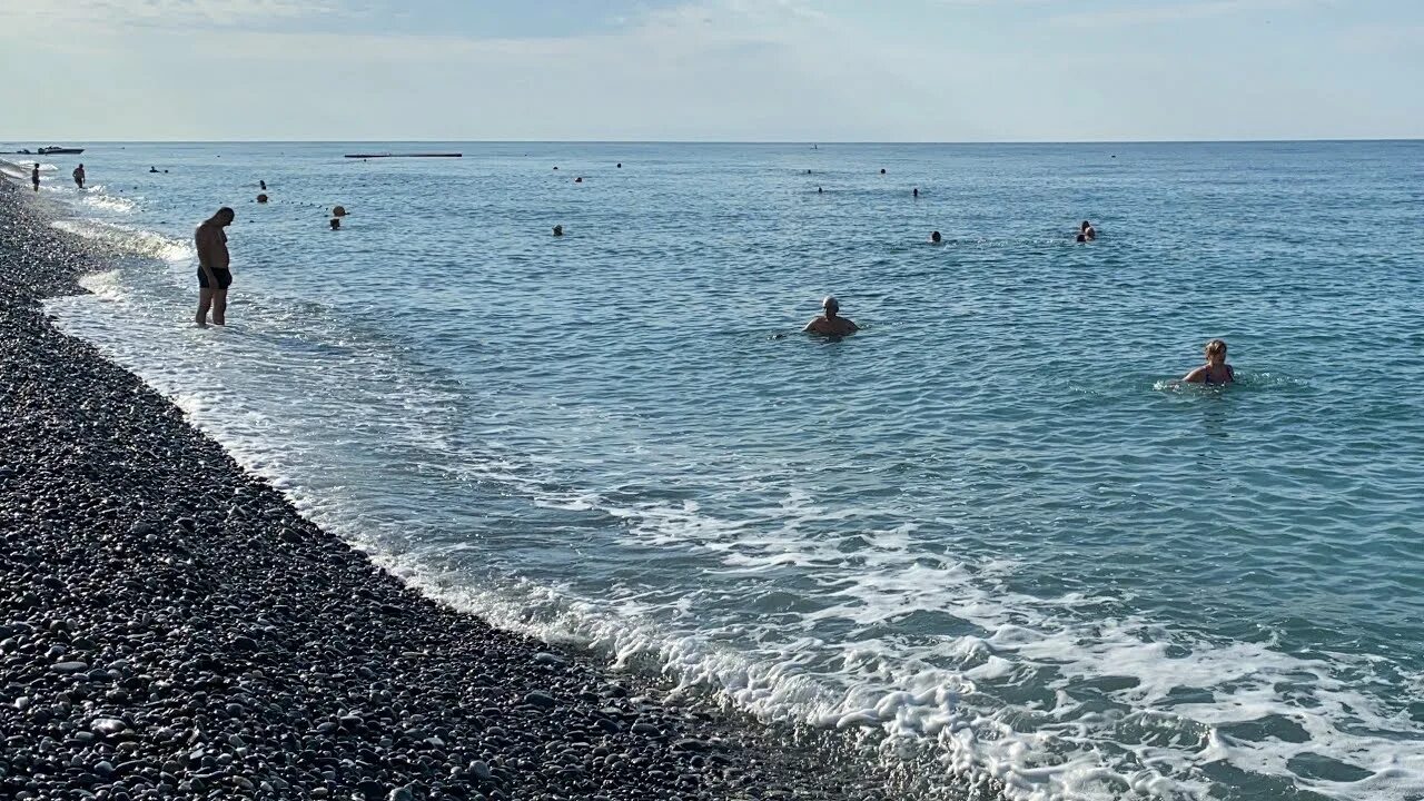 Сочи 2021 черное море. Море в Сочи в сентябре. Сочи море видео. Море в Сочи в августе. Вода в море в сочи в мае