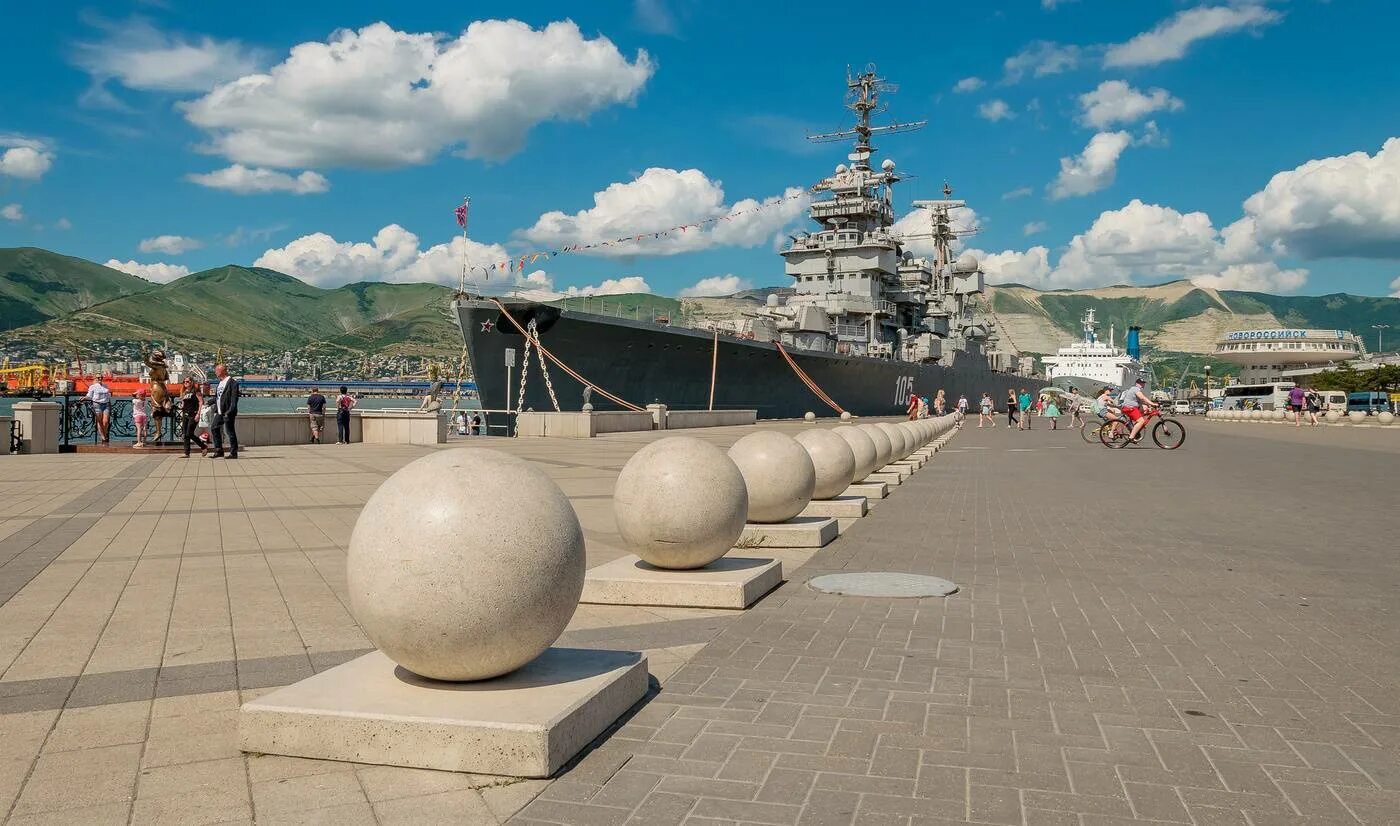 Погулять новороссийске. Море Новороссийск Novorossiysk достопримечательности. Новороссийск набережная. Новороссийск набережная Адмирала Серебрякова. Новороссийск / Novorossiysk города Краснодарский краю.