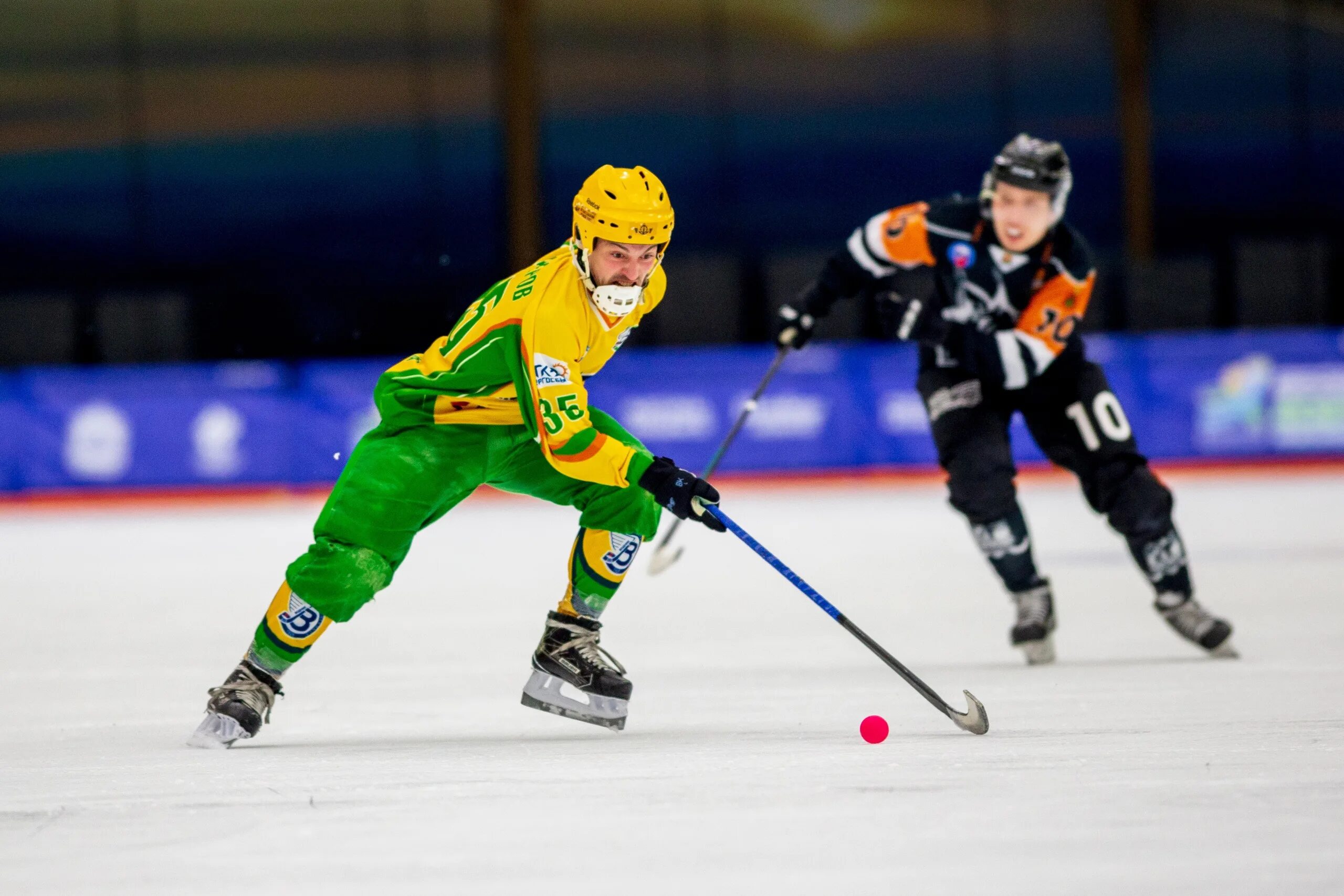 Бенди русский хоккей. Хоккей с мячом россия. Команда кузбасс бенди. Хоккей с мячом чемпионат результаты сегодня. Хсм в кузбассе.