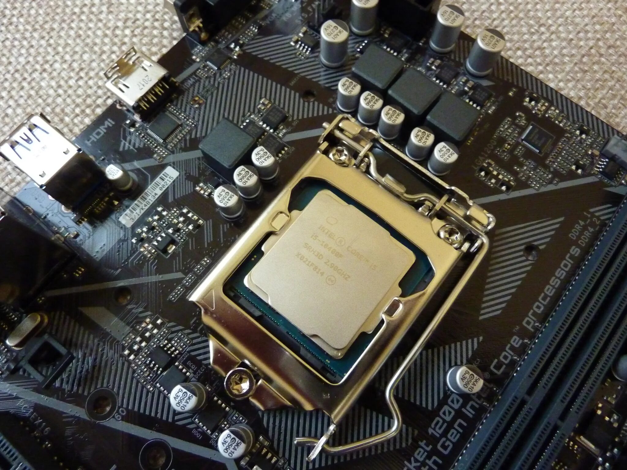 Процессор Intel Core i5-10400f OEM. Core i5-10400f lga1200. Процессор Intel Core i5 10400f, LGA 1200. Материнская плата для Intel Core i5 10400f. Интел коре 12400