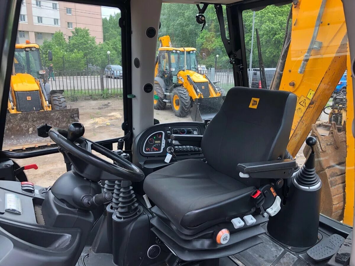 JCB 5cx джойстики. JCB 5cx кабина. JCB 3cx 2021. Трактор JCB 5cx. Салон экскаватора