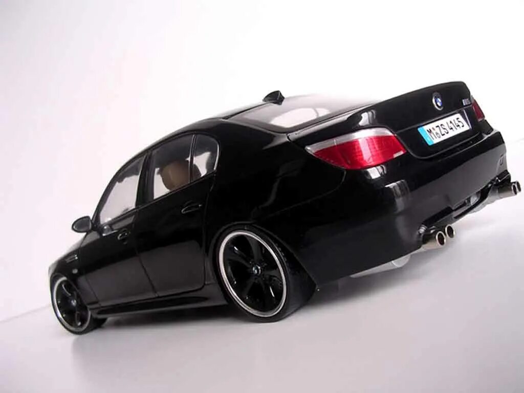 BMW m5 e60 1:18. BMW m5 e60 Kyosho 1/18. BMW m5 e60 Kyosho. Модель BMW e60 m5. Машинка м5