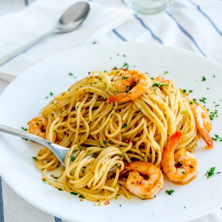 Алио олио. Спагетти aglio olio. Алио, олио, анчоусы.