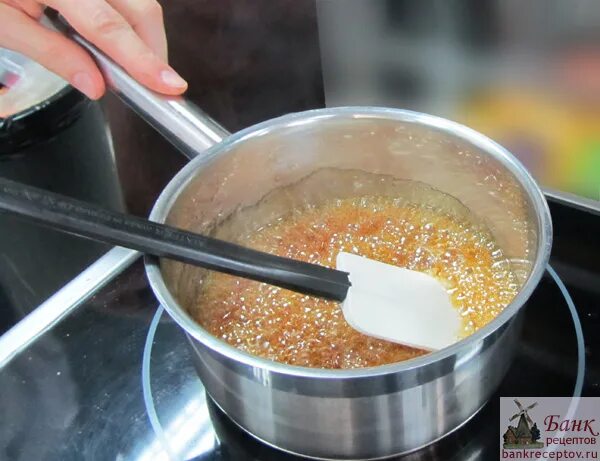 Карамель из сахара. Рецепт карамели из сахара и воды. Карамель из сахара. Как правильно варить карамель. Процесс готовки.
