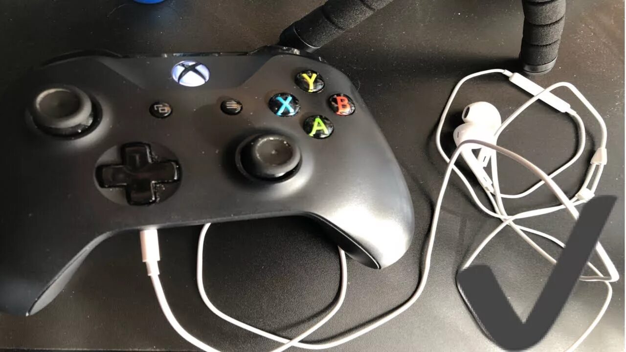 How to set up audio headphones on the new Xbox one s - YouTube