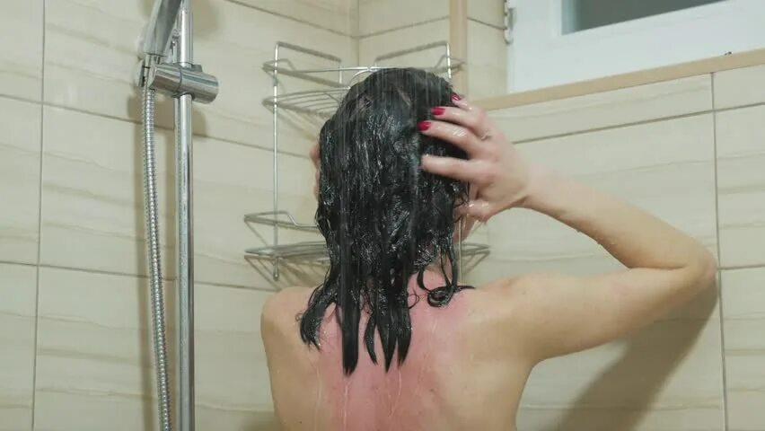 Парни девушки в душе видео. Showering girl's back. Back of Shower mat. Woman in Shower.