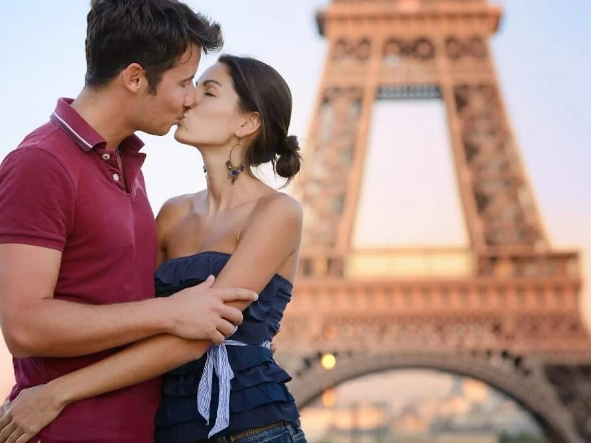 Поцелуй в Париже. Поцелуй в Париже фото. Париж романтика. Свидание в Париже. She never london