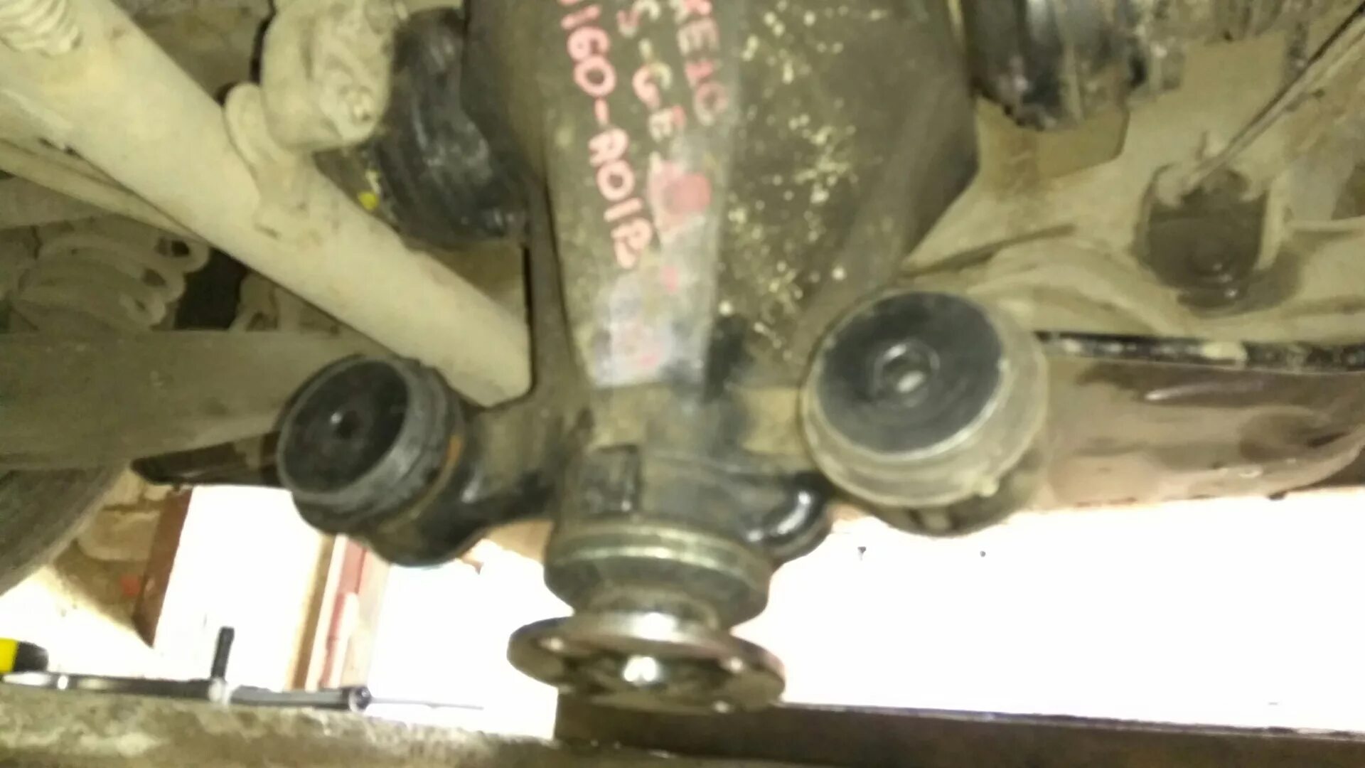 Замена подушек заднего редуктора. Сайлентблок редуктора toyota alteza. редуктор toyota altezza. передний сайлентблок редуктора toyota altezza. подушка редуктора тойота алтеза.