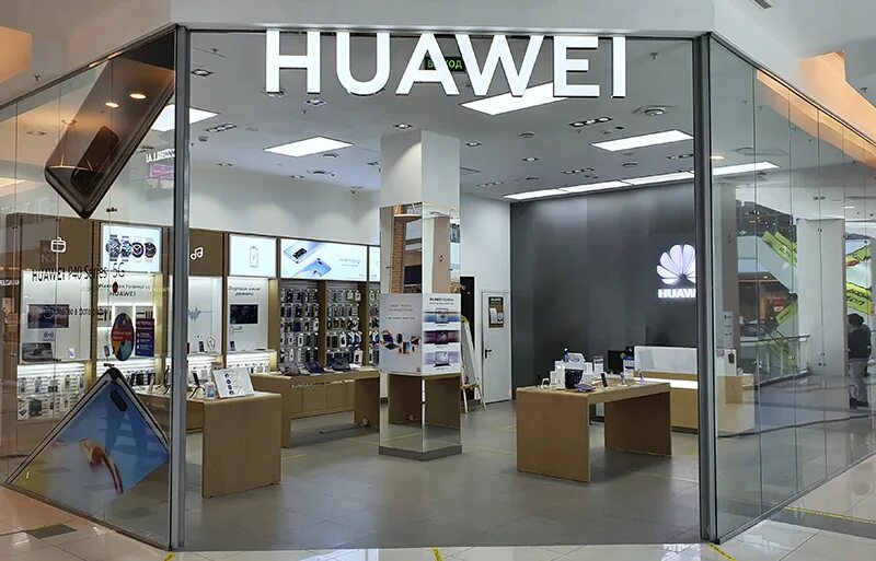 Хуавей store. Huawei магазин. Фирменный магазин Huawei. Huawei Москва. Бутик Huawei Авиапарк.