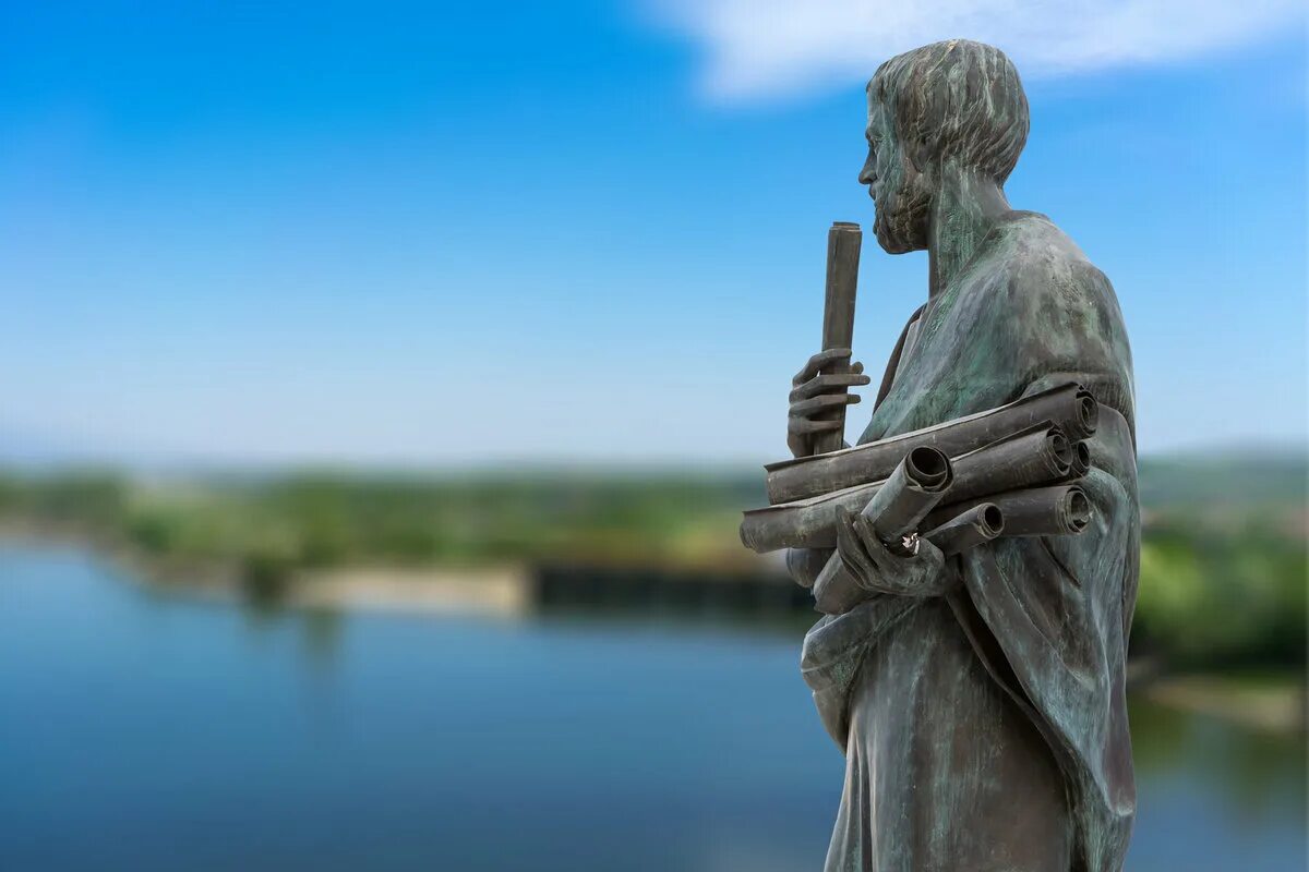 Философ изменить мир. Аристотель статуя. философия аристотель статуя. философия картинки. античный философ скульптура.
