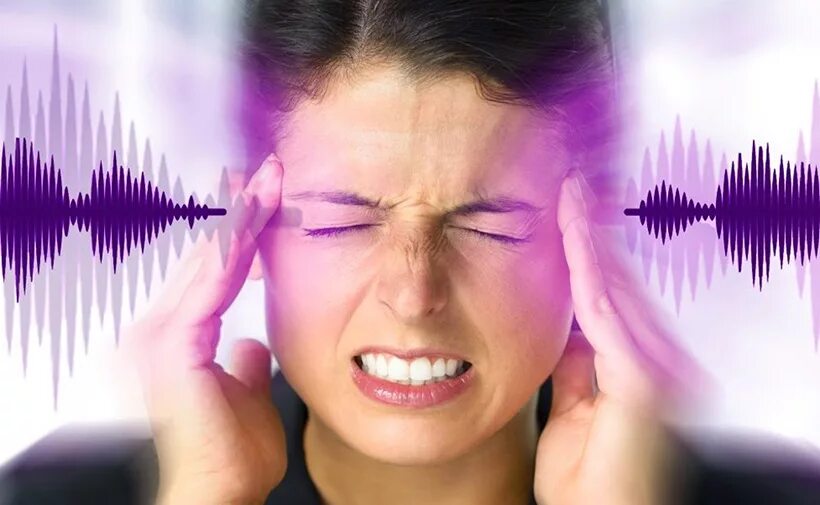 шумно. соседи шумят. неспокойный человек. шум в аэропорту. громкий звук.