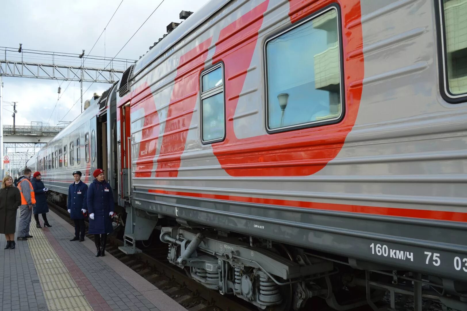 Можно поезда ростов на дону. Фирменный поезд тихий Дон. Пассажирский поезд. Туристический поезд. Поезд Ростов Москва.