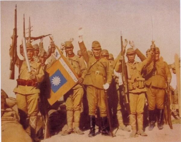 Гоминьдан фото. Эра милитаристов в китае карта. Войска гоминьдана. Чан кайши в вампу. Парад гоминьдана.