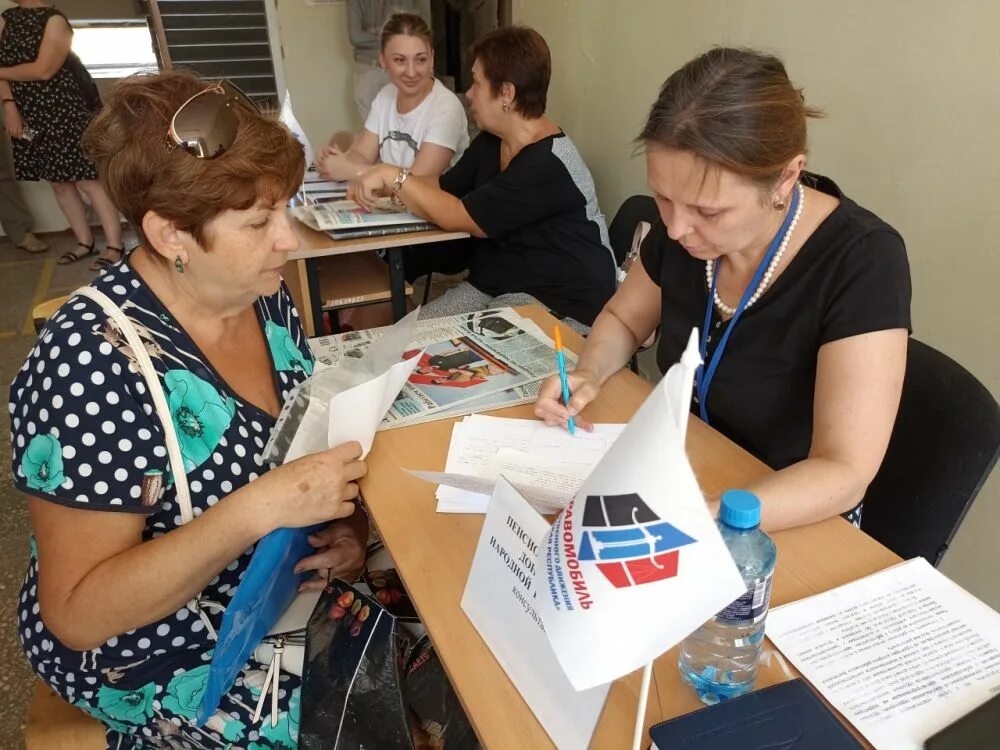 Министерство труда и социальной политики днр стрельченко. Выплаты пенсионерам. Пенсионный фонд днр мариуполь. Управляющий пенсионным фондом днр галина сагайдакова. Управляющий пенсионным фондом днр галина сагайдакова.