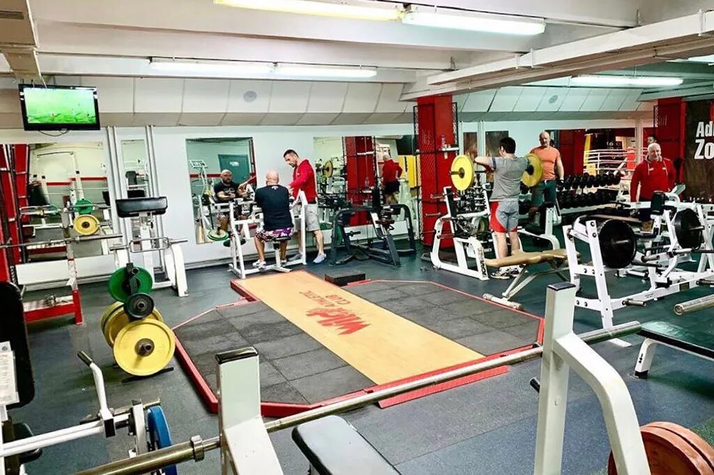 Клуб кенга на речном. Metrofitness спб пионерская. Бассейн кенга. Кенга фитнес клуб на речном. Кенго фитнес речной вокзал.