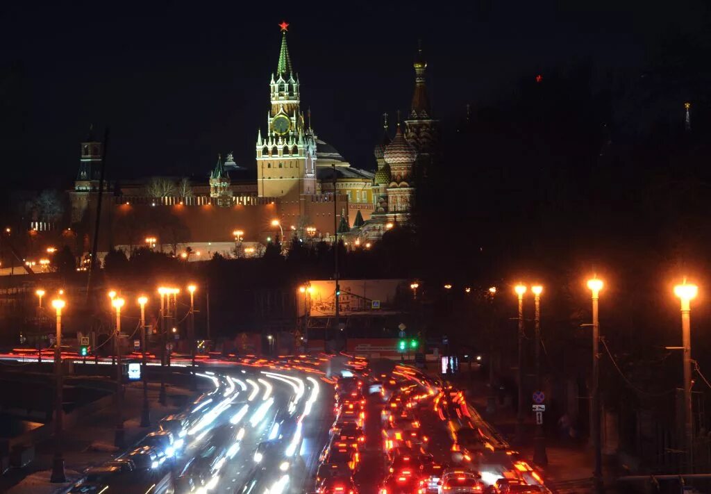 Вопрос ехать в москву. Ночная Москва. Ночная Москва дорога. Ночные дороги Москвы. Москва вечером.