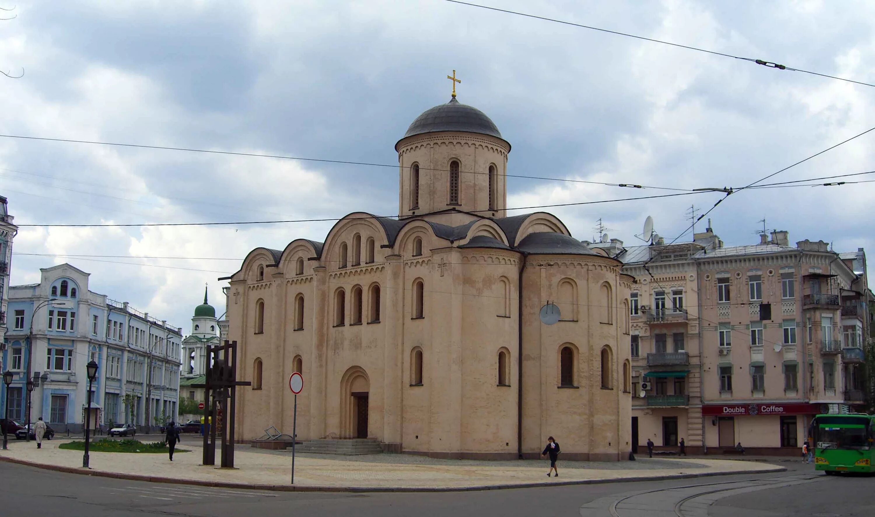1 каменная церковь. Церковь богородицы ( десятинная) в киеве.. церковь успения богородицы десятинная церковь. храм успения богородицы в киеве десятинная церковь. церковь успения богородицы пирогощи.