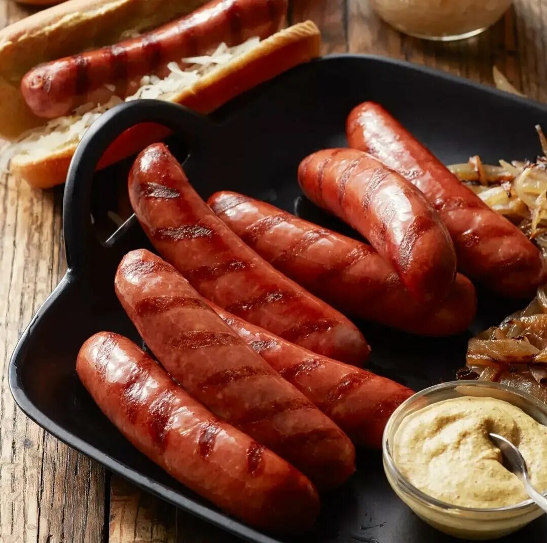 Колбаски спб. Братвурст (Bratwurst).. Сосиски братвурст. Немецкая колбаса братвурст / Bratwurst.. Колбаски для гриля братвурст..