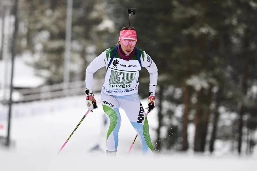 Биатлон этапы кубка 2018. Биатлонисты бегают.