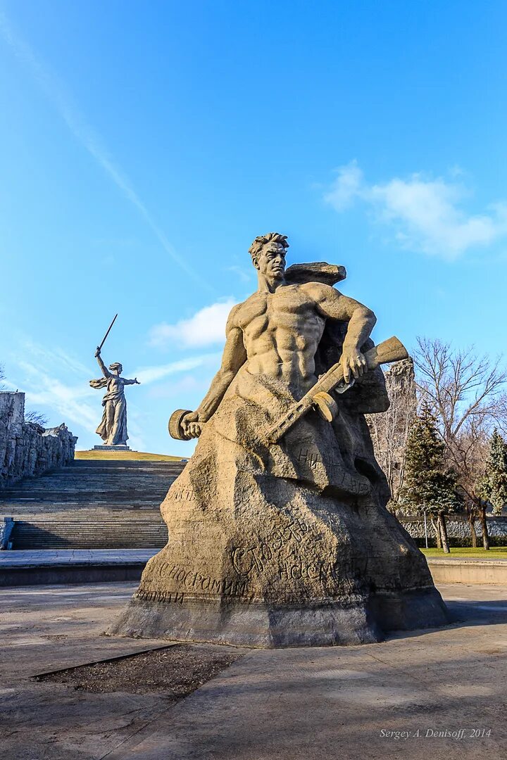 Поднявшись на курган. Мамаев курган волгоград. волгоград родина мать мамаев курган сталинградская битва. мамаев курган памятник. мамаева кургана в волгограде.