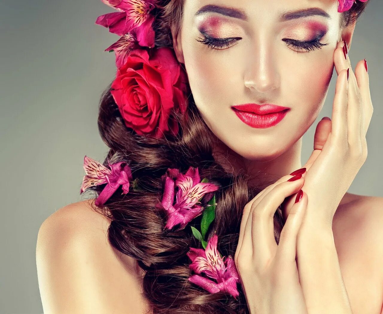 причёски для девушек. салон маникюра. девушка в парикмахерской. красивые волосы и ногти. красивые волосы в салоне.