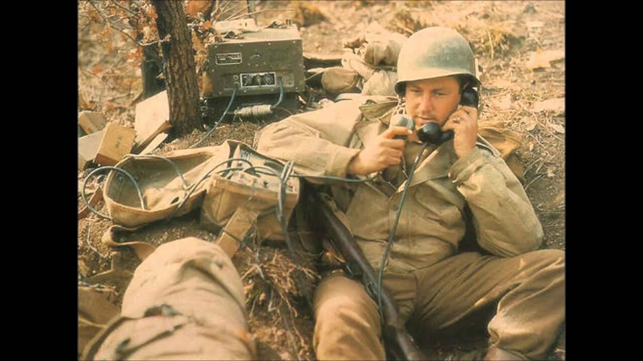 Soldiers radio. Us Military Radio. Р-157 солдат с радиостанцией. Two USA Soldier with Radio. Backside Military Radio.
