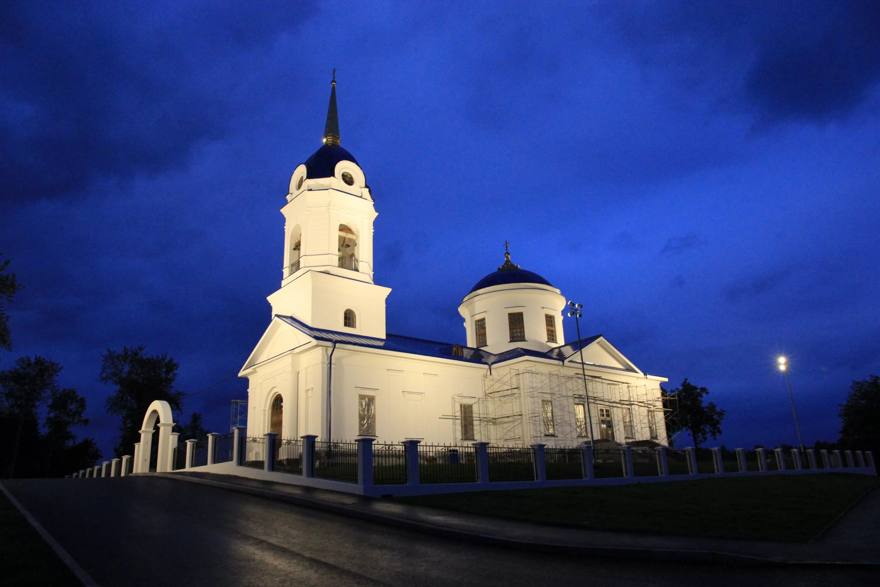 Храм Пресвятой Богородицы Добрянка. Церковь Рождества Богородицы Добрянка. Церковь в Добрянке Пермский край. Добрянка новая Церковь.