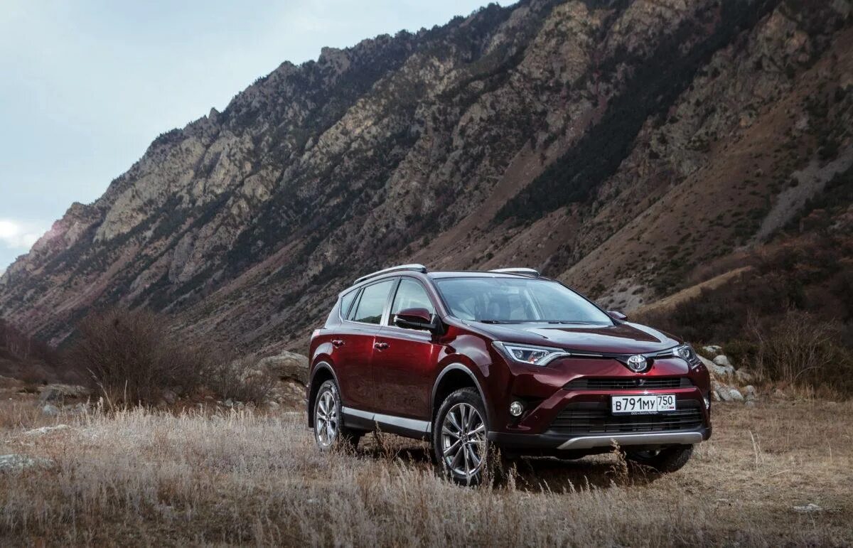 Toyota rav4 2015. Тойота рав 4 2015. Toyota rav4 2017 бордовая. Toyota rav4 4. Рав пермь