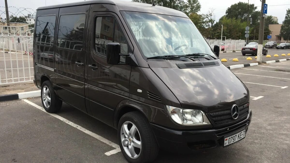 Мерседес спринтер ру. Mercedes-Benz Sprinter 2001. Mercedes Sprinter w903 черный. Мерседес Спринтер 2001. Мерседес Спринтер 903 короткая база.