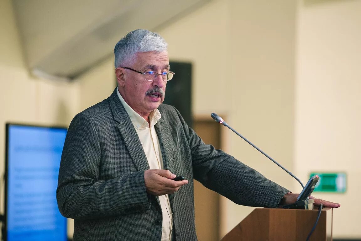 дмитриев михаил мгу. ведущий семихатов алексей михайлович. игорь олегович александров ран. доктор физико-математических наук алексей семихатов. работа ведущий научный.