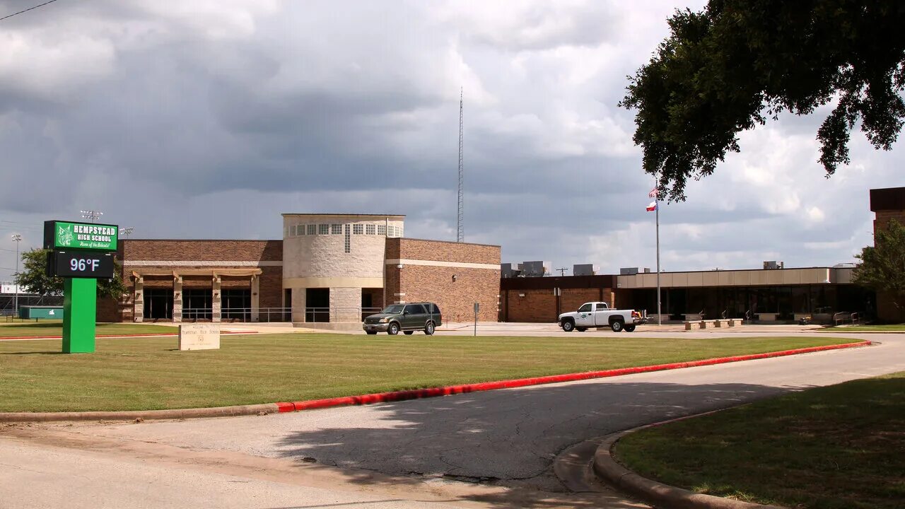 Штат Техас школы. Медфорд Техас High School. Хемпстед город в США Техас. Школа Святого марка в Техасе.